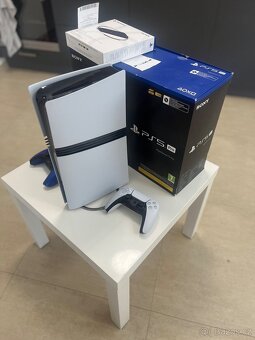 PlayStation 5 Pro + dva dualSense ovladače a monitor MSI G32 - 2