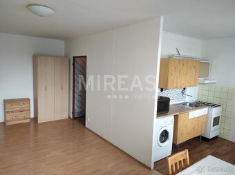 Čelákovice, podnájem bytu 1+1/L, 34 m2, okr. Praha - východ - 2