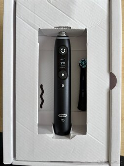 Elektrický zubní kartáček Oral-B iO Series 8 Black Onyx - 2
