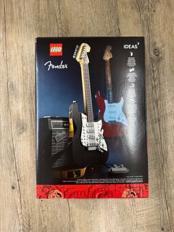 LEGO 21329 LEGO® Ideas Fender® Stratocaster™ - 2