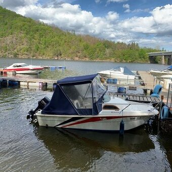 Motorová kajutova loď Jeaneau, s přívěsem - 2