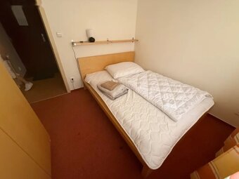 Postel IKEA MALM s lamelovým roštem a matrací - 2