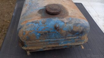 Zetor 25 -nádrž - 2