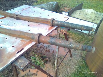 Prodám nápravy od kočáru a závěs k vozu. - 2