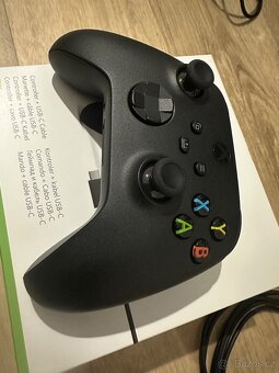 Xbox one S 1 TB + 2 ovladače - 2