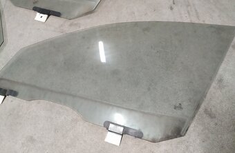 Bmw E60/E61 535d 200kw 2005 - 2x bezpečnostní sklo. - 2