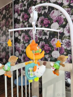 Kolotoč nad postýlku - 2