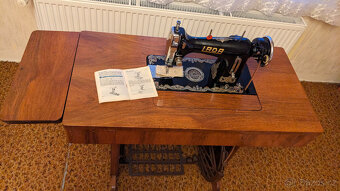 Mechanický šicí stroj Lada 122 - 2