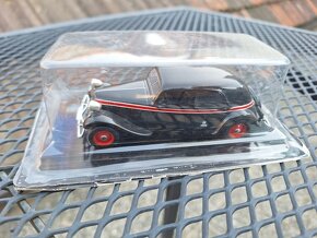 Model 1:43 Citroen 11 Traction Avant - 2
