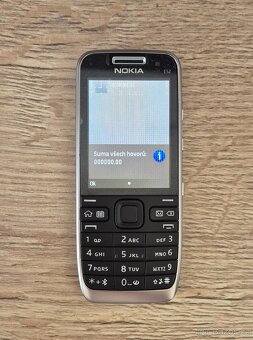 Nokia e52 - nova, komplet v krabici - 2