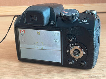 Fuji FinePix S3200, 24x zoom, 14Mp - 2