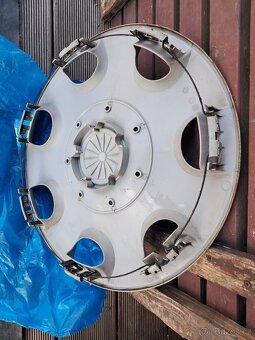 ORIG. POKLICE VW 16",POUZE 1 KS, ORIG. ČÍSLO 1T0601147B RGZ - 2