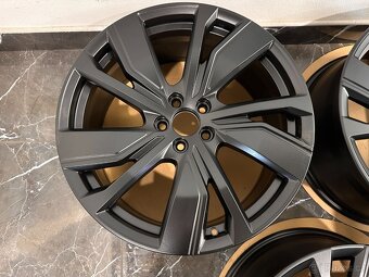 origina sada Volvo XC40 Electro r20 32243376 - 2