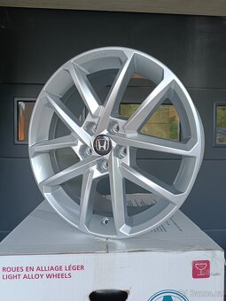 Honda R18 - 2