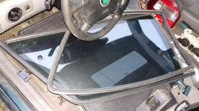 Audi A3 8L 3dv zadní boční vyklápěcí okno pravé levé komplet - 2