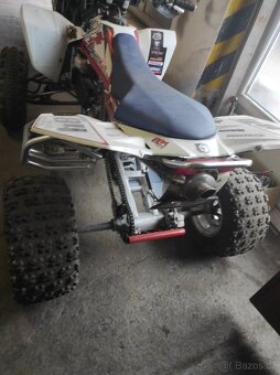 Závodní čtyřkolka Suzuki - 2