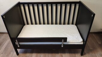 Dětská postýlka Ikea Sundvik s matrací a zábranou - 2