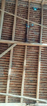 Staré trámy za odvoz. - 2