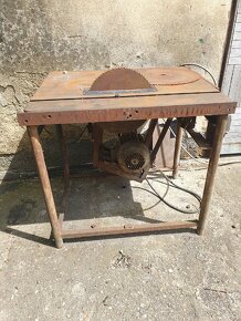 Cirkulárka s kotouči, pravítko - 2