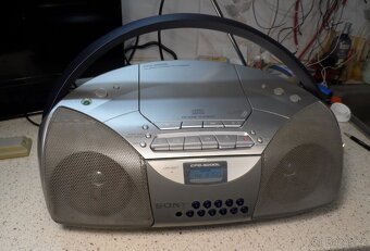 SONY CFD-S200L. GRUNDIG SONOCLOCK 500 - 2
