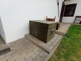 Prodám krásnou zachovalou vojenskou truhlu. - 2