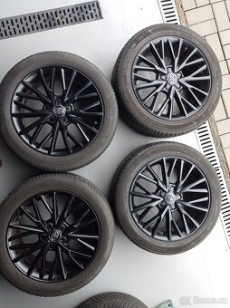 Pěkná letní 18" al ORIGINAL TOYOTA CH-r, Chr,C-hr r.v 2019 - 2