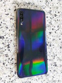 Samsung Galaxy A70 černý - 2