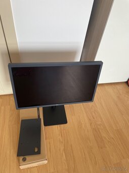 LG UltraFine 4K - LG 24MD4KL-B - 24" - 2