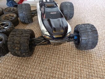 RC Traxxas erevo - 2