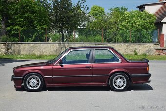 BMW E30 325i - 2