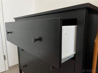 Tmavý nábytek Ikea - 2