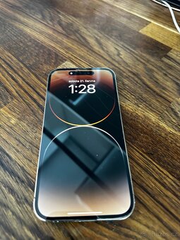 iPhone 14 pro zlatý - 2