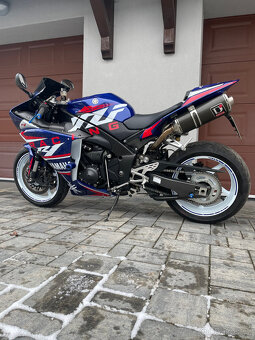 Yamaha R1 - 2