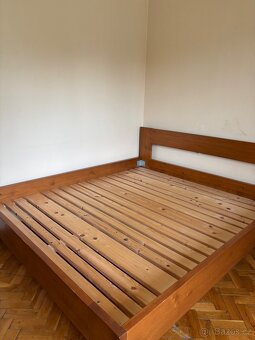 Manželská postel z masivu - 2