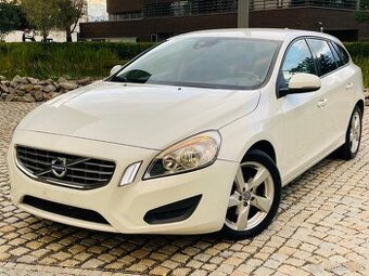 Volvo V60 2.0D 120KW 5VÁLEC MANUÁL CITY SAFETY BLUETOOTH - 2