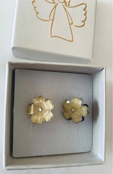 Krásné roztomilé náušnice v dárkové krabici, vhodné jako dár - 2