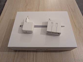 MacBook Air 13" M1, 16GB / 256GB – skvělý stav - 2