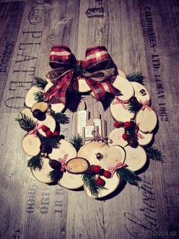 Dřevěný věnec na dveře - 2