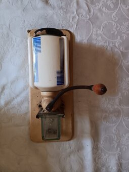 Starožitný porcelánový mlýnek na kávu - 2