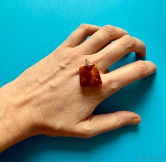 Přívěsek minerál karlovarský Vřídlovec, sleva. - 2