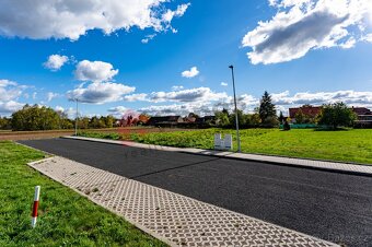 Stavební pozemek v obci Káraný, s výměrou 1884 m2 - 2