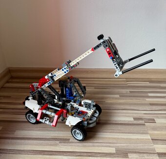 Lego Technic 8071 Zdvihací plošina - 2