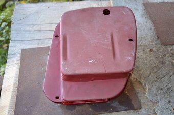 veterán díl skříňka na baterku jawa - 2