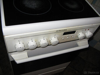 el. sporák Elektrolux - 2