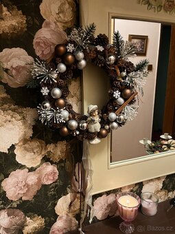 Krásný vánoční věnec na zavěšení - 2