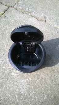 Ford - popelník - 2