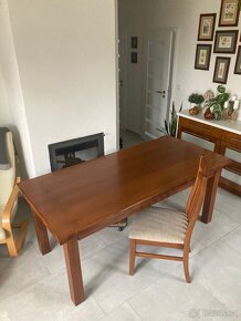 Masivní stůl a 6 židlí - 2