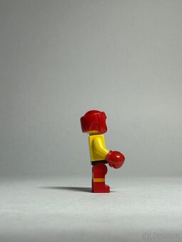 LEGO Minifigurka Boxer - 2