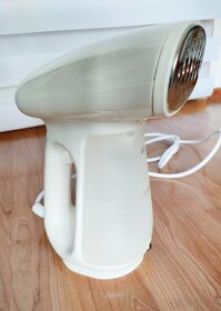 Ruční napařovač oděvů Bear - 2