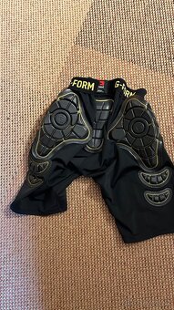 Protective shorts G-Form - 2